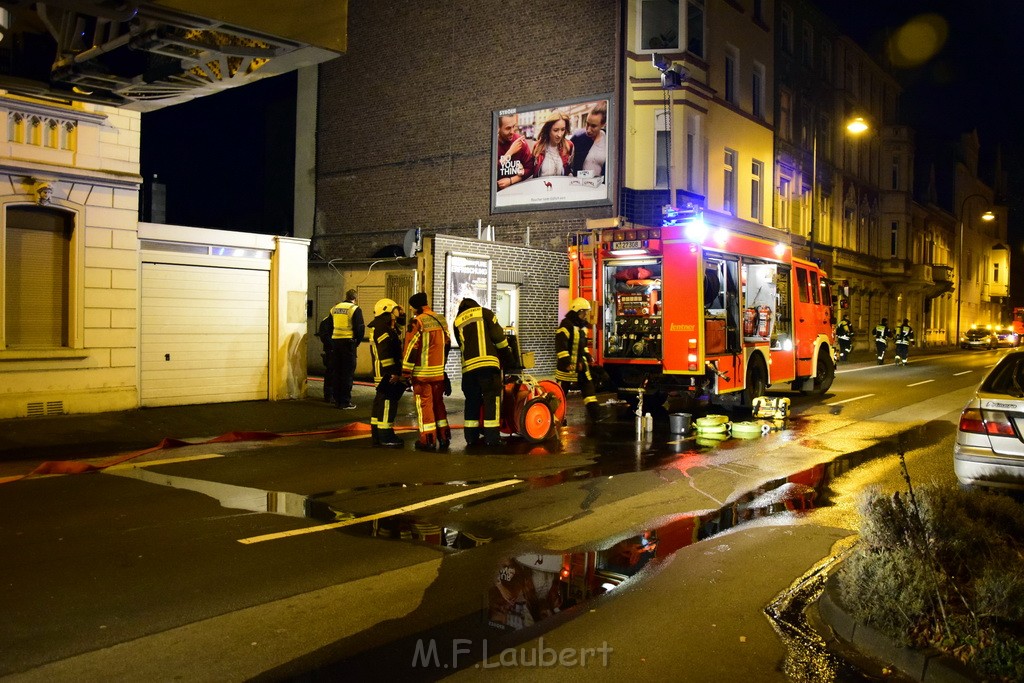 Feuer Hinterhof Garagen Koeln Hoehenberg Olpenerstr P155.JPG - Miklos Laubert